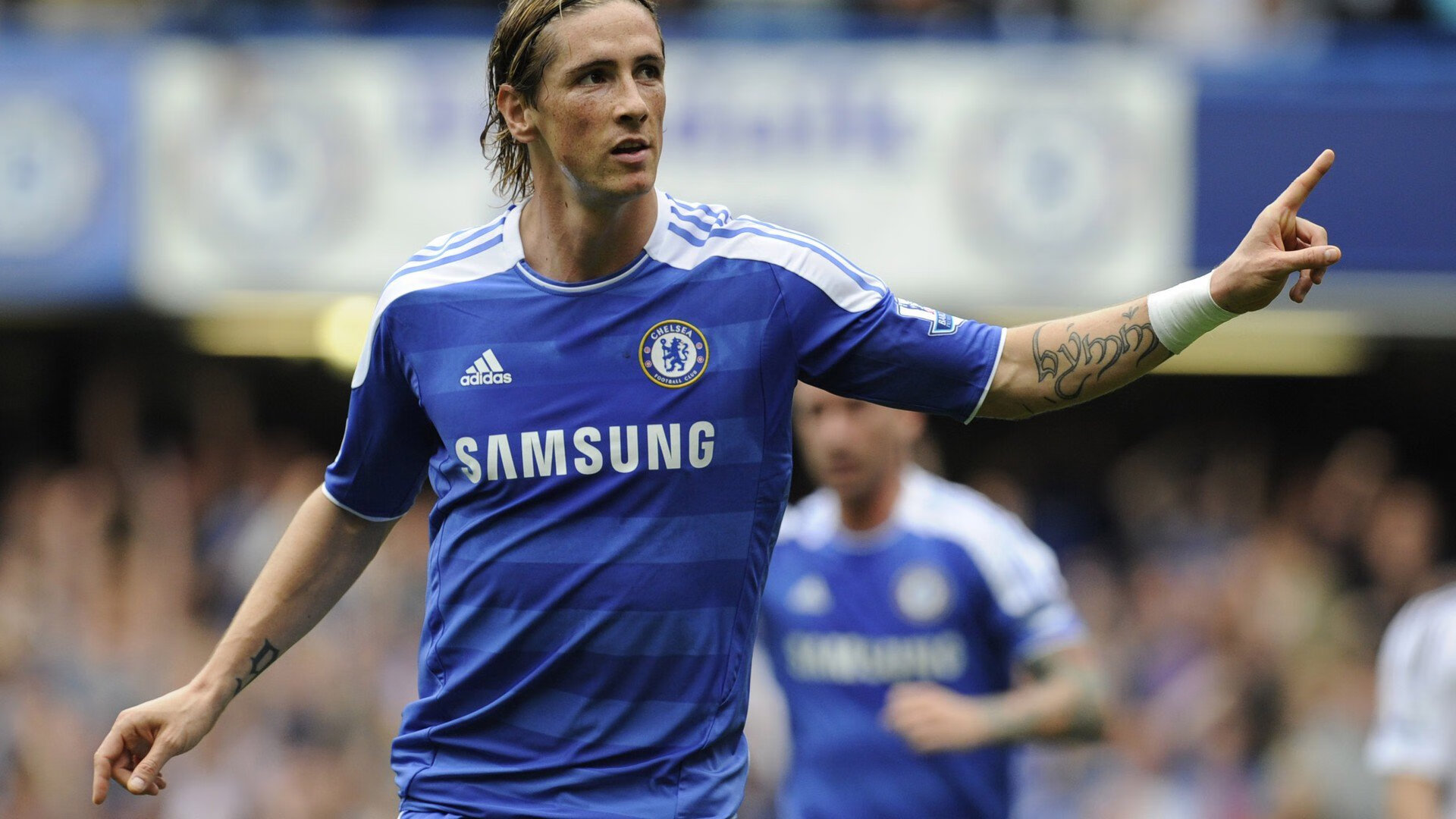 开云体育APP下载-欧冠赛场惊喜连连，实力球队相继被淘汰，欧冠淘汰赛制